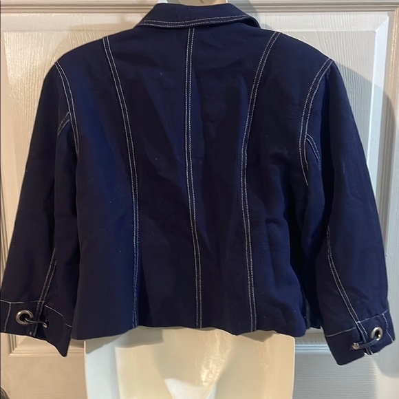 Elegant Navy Women's Blazer with Contrast Stitching - Picture 5 of 9